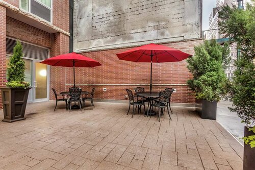 Hampton Inn Manhattan Grand Central, Забронировать Отель Мидтаун-Ист Нью-Йорк, рядом с Здание Фонда Форда