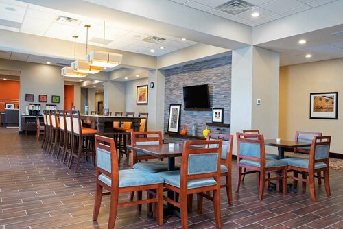 Hampton Inn Kalamazoo, Забронировать Отель Каламазу штат Мичиган