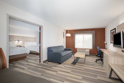 Holiday Inn Express and Suites Ontario Airport by Ihg, Забронировать Отель Онтарио штат Калифорния