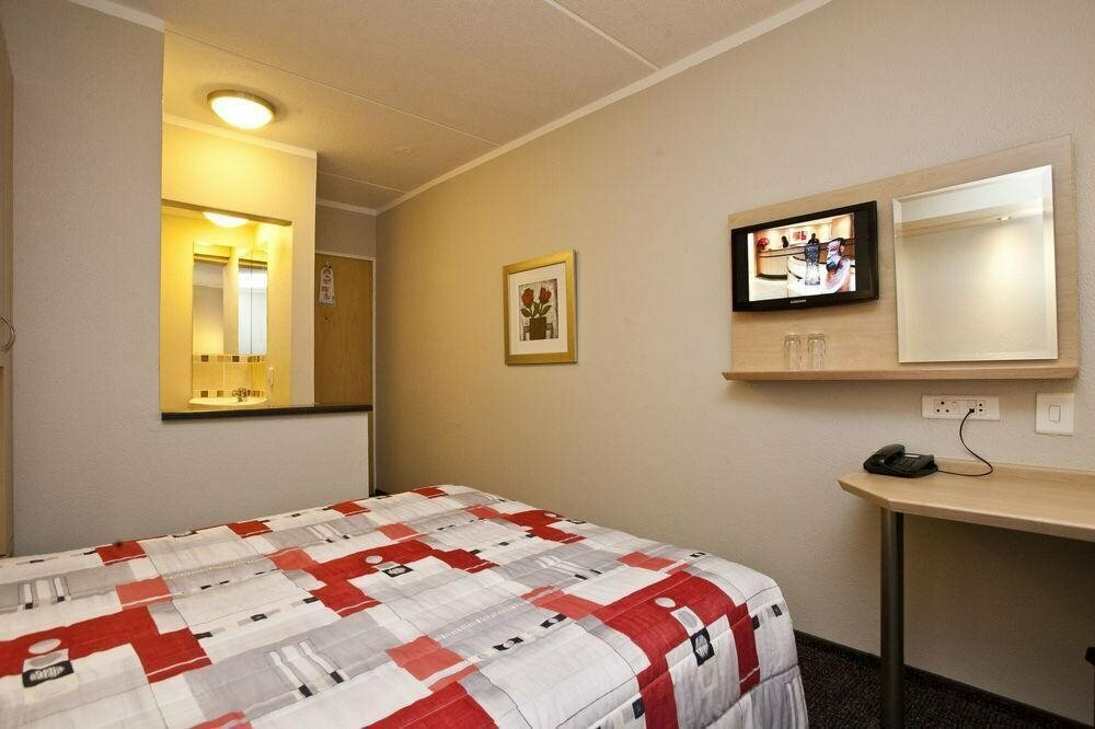 Road Lodge Carnival City