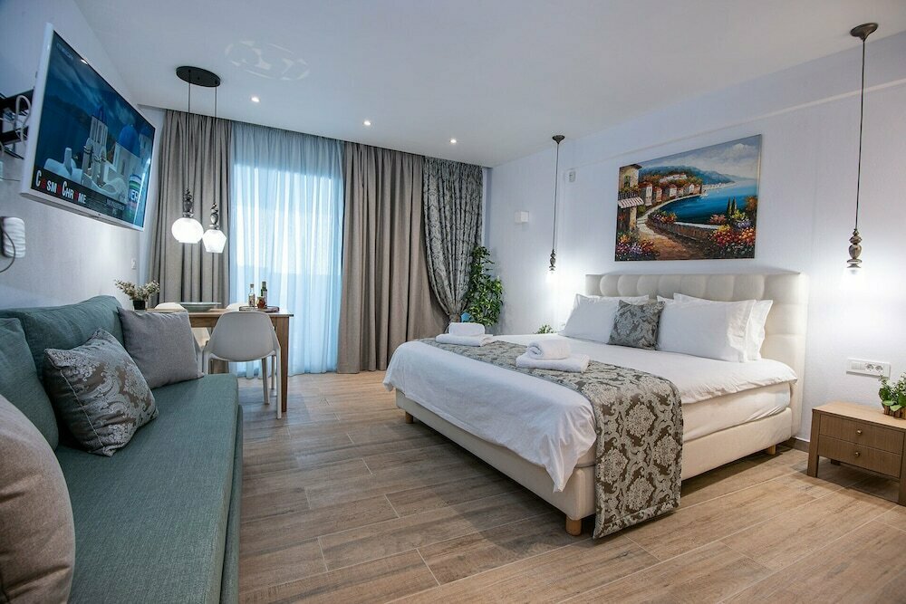 Ammos Luxury Suites