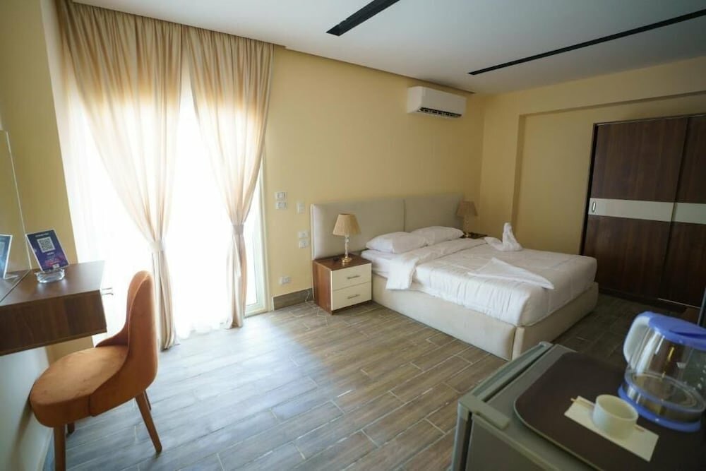 Pharaonic Pyramids Inn & jacuzzi