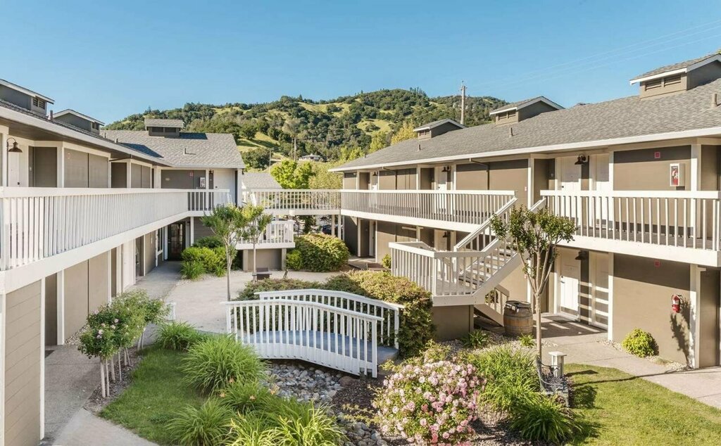 UpValley Inn & Hot Springs