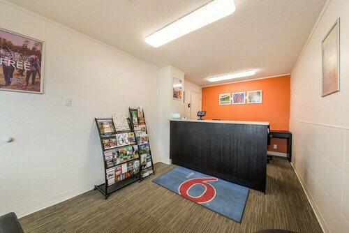 Nomad Motel, Foglalás Motel Szállodák Brit Columbia medencével, Uszoda