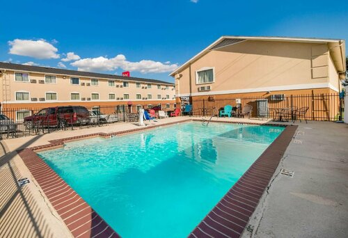 Red Roof Inn & Suites Denton, Забронировать Отель Дентон Dallas - Fort Worth Metropolitan Area