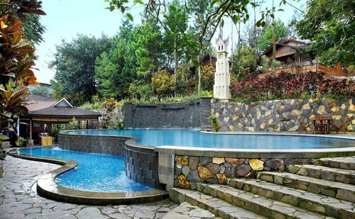 Jambuluwuk Convention Hall & Resort Puncak, Забронировать Курортный отель Отели Чиави 5 звезд, 5*