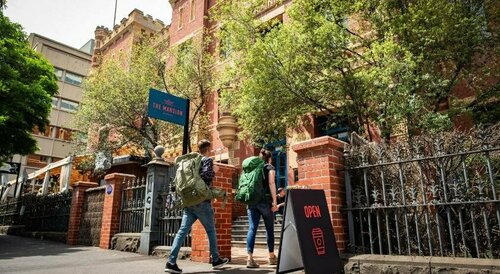 The Mansion Melbourne, Забронировать Хостел Мельбурн-Ист Мельбурн, рядом с Epworth Freemasons Hospital