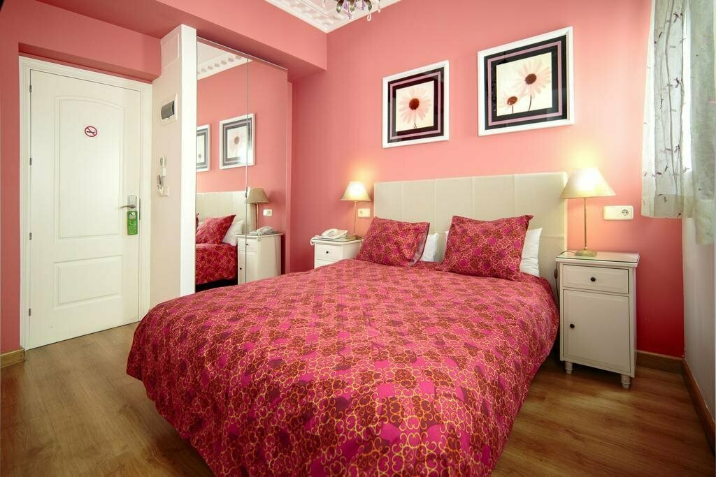 Hostal Adria Santa Ana