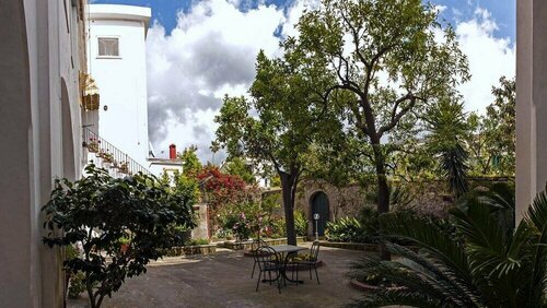 B&B Back to Sorrento, Забронировать Отель «постель и завтрак» Отели Сант-Аньелло с парковкой, Парковка