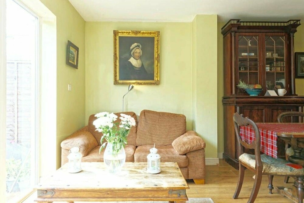 Lynbrook Guest House