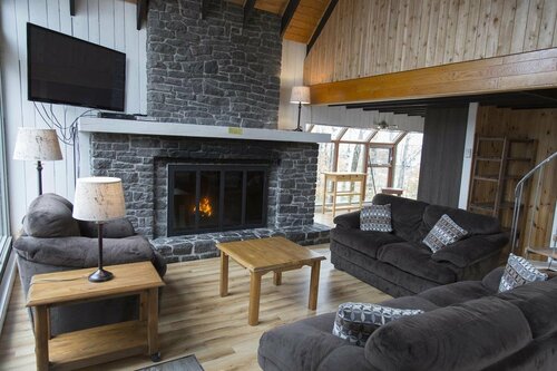 Chalets Montmorency Mont-Sainte-Anne, Prenota Chalet Hotel a Québec con piscina, Piscina