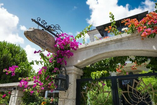 PROVENCE MANSİON ALAÇATI, Забронировать Отель Отели Алачаты с бассейном, Бассейн