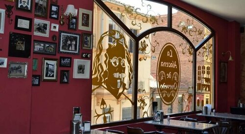 Hostal Quevedo, Book Hotel Hoteller i Castile and Leon med parkering, Parkering