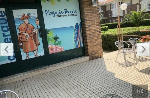 Albergue Turistico Playa de Berria, Забронировать Отель Отели Сантонья с парковкой, Парковка
