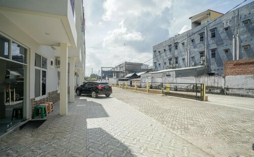 OYO 443 Hotel Barlian, Book Hotel Hoteller i Palembang med parkering, Parkering
