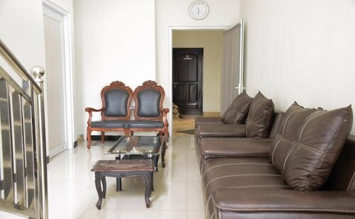 Kana Guesthouse by RedDoorz, Réserver Hôtel Purwokerto Central Java