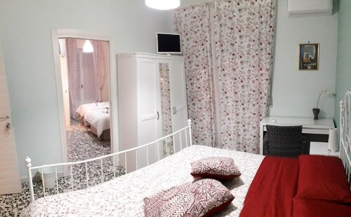 Edelweiss B&B, Book Bed and Breakfast Hoteller i Salerno med parkering, Parkering
