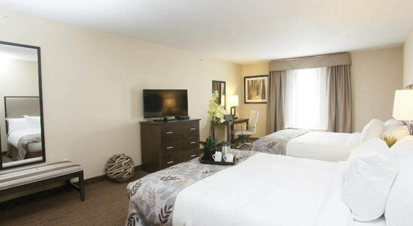 Pomeroy Inn & Suites at Olds