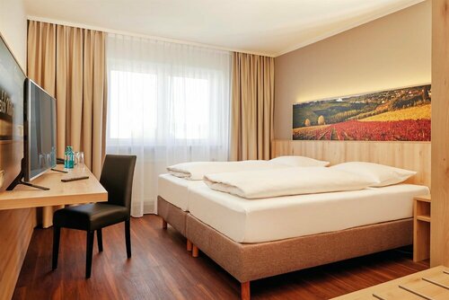 H+ Hotel Stuttgart Herrenberg, Забронировать Отель Херренберг Баден-Вюртемберг, рядом с Музей колоколов города Херренберг