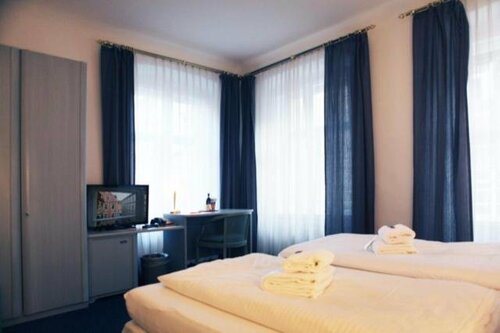 Altstadthotel Augsburg, Забронировать Отель Отели Аугсбург с парковкой, рядом с Главный железнодорожный вокзал Аугсбурга, Парковка