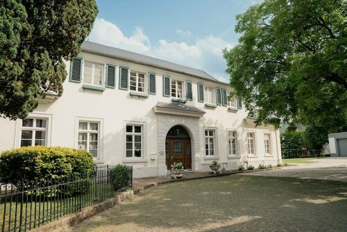 KAROLINGERHOF - Mosel, Забронировать Отель Отели Трабен-Трарбах с парковкой, Парковка