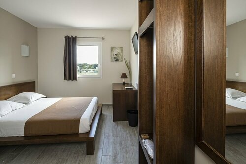 Le YaTis, Buchen Sie Hotel Saint-Laurent-des-Arbres Gard