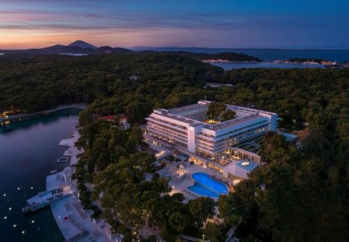 Hotel Bellevue, Réserver Hôtel Hôtels à Îles Kvarner avec piscine, Piscine