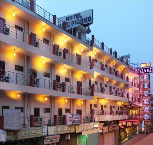Hotel Hari Piorko Grand - 2 Min from New Delhi Railway Station, Забронировать Отель Пахар-Ганж Нью-Дели