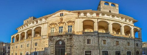 B&B Piazza Kolbe, Забронировать Отель «постель и завтрак» Отели в центре Акуавива-делле-Фонти, в центре, Парковка, Завтраки