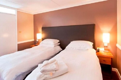 Saracens Head Hotel, Reservar Casa de hóspedes Hotéis em Towcester com estacionamento, Estacionamento