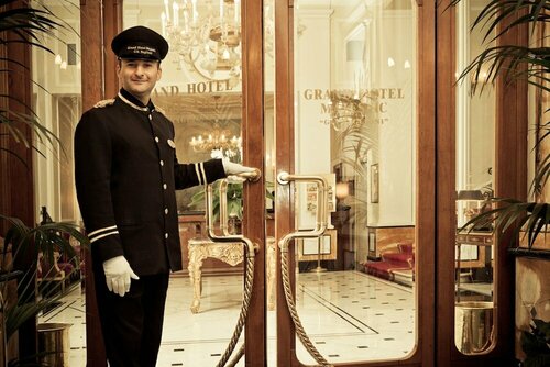 Отель Grand Hotel Majestic già Baglioni, Забронировать Отель Отели Болоньи с парковкой, рядом с Дворец Аркиджинназио-ди-Болонья, Парковка
