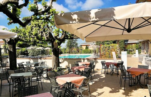 Hotel Gardenia Sirmione, Забронировать Отель Отели озера Гарды с бассейном, Бассейн