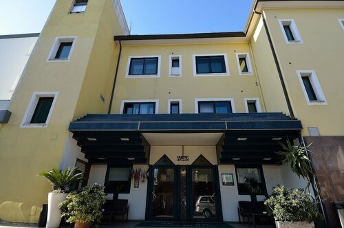 Hotel Nuova Mestre, Забронировать Отель Отели Местре с питанием, Пансион