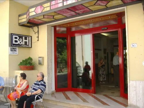 Hotel Tonfoni, Забронировать Отель Отели Монтекатини-Терме с парковкой, рядом с Терма Леопольдина, Парковка