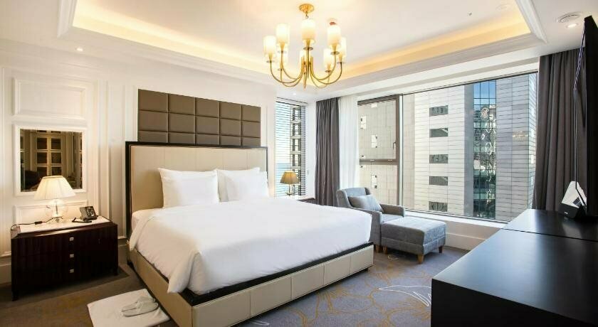 Baymond Hotel