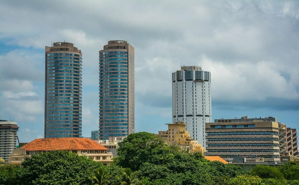 Colombo Guest by Yoho