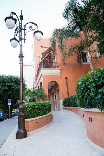 Artemis Hotel, Забронировать Отель Отели Чефалу с парковкой, рядом с Bastione Capo Marchiafava, Парковка