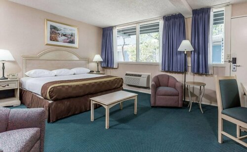 Travelodge by Wyndham San Francisco Airport North, Забронировать Мини-отель Отели Южного Сан-Франциско с парковкой, рядом с K1 Speed, Парковка