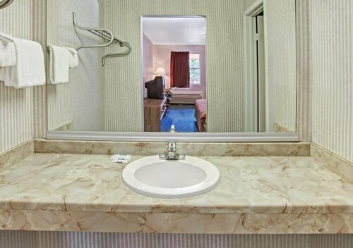 Knights Inn South Houston, Забронировать Мини-отель Отели Саут-Хьюстона с бассейном, Бассейн