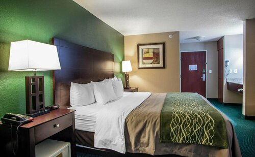 Quality Inn and Suites Arnold - St Louis, Забронировать Отель Дендрарий Arnold Миссури, рядом с Историческое общество и музей г. Арнольд