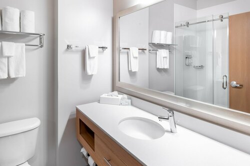 Holiday Inn Express Hotel and Suites - Henderson by IHG, Забронировать Отель Хендерсон Лас-Вегас