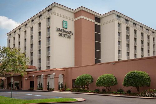 Embassy Suites Baton Rouge, Book Hotel Hoteller i Missouri med pool, Swimmingpool