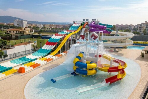 Golden Taurus Aquapark Resort, Забронировать Курортный отель Отели Коста-дель-Маресме с парковкой, Парковка