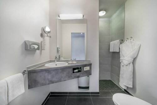 Hotel Oberhausen Neue Mitte, Affiliated by Meliá, Забронировать Отель Отели Оберхаузен с парковкой, рядом с Парк аттракционов LEGOLAND Discovery Centre Oberhausen, Парковка