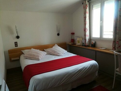 Logis Le Cheval Rouge, Réserver Hôtel Hôtels à Champagne-Ardenne avec parking, Parking