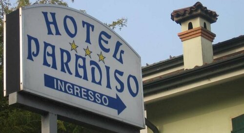Hotel Paradiso, Забронировать Отель Отели Борго Виргилио с парковкой, Парковка