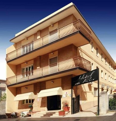 Hotel Rex, Забронировать Отель Отели в центре Прая-а-Маре, в центре, Завтраки