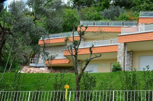 Residence Il Poggio al Sole, Забронировать Апартаменты/квартира Отели Ломбардии с парковкой, Парковка