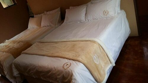KZN Park View Guest House - Halal Friendly Accommodation Durban, Забронировать Гостевой дом Отели Дурбана с завтраком, рядом с Elizabeth Sneddon Theatre, Завтраки