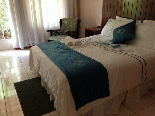 Lynns Guest House, Reservar Casa de hóspedes Hotéis em Bulawayo com pequeno-almoço, Café da manhã